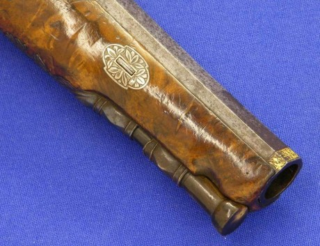 Voy a colocar unas fotos de un arma larga alemana de llave de mecha del siglo XVI. 172