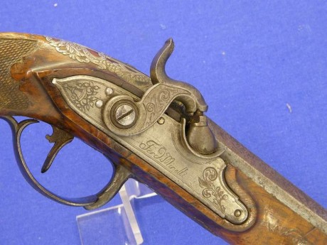 Voy a colocar unas fotos de un arma larga alemana de llave de mecha del siglo XVI. 170