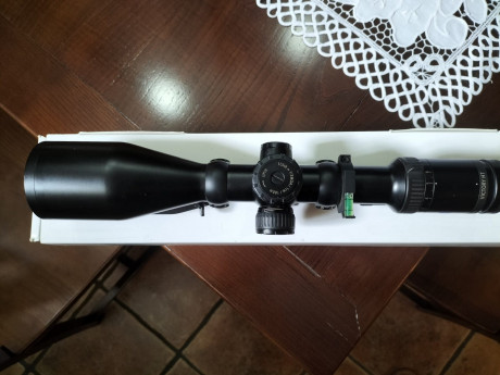 Un compañero me ha pedido que le ponga en venta el visor de unos de sus equipos. Es como dice el título, 00