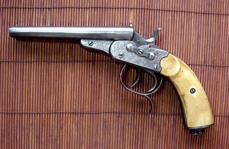 Buenas tardes a todos, me trajo un amigo una pistola de la que adjunto fotografias, para ver si alguno 91
