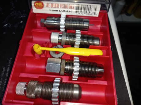 vendo dies lee deluxe 9 mm luger 4 die set: nuevos sin usar 
precio 80 € portes incluidos
peninsula ... 01