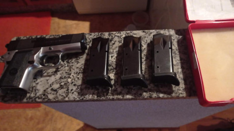 Un amigo vende está magnífica pistola,trae hasta las instrucciones originales , el precio son 250 euros 21