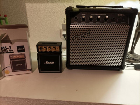 Cambio guitarra antonio de toledo amplificada con fishman presis,tapa maciza abeto,aros y fondo palosanto,tiene 11