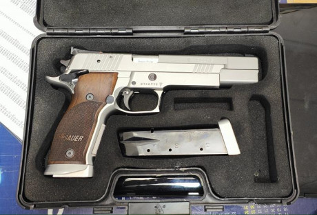 Vendo Sig Sauer P226 X-SIX 9mm Para., Inox, maletin original y manual, con los 2 cargadores que venian 00