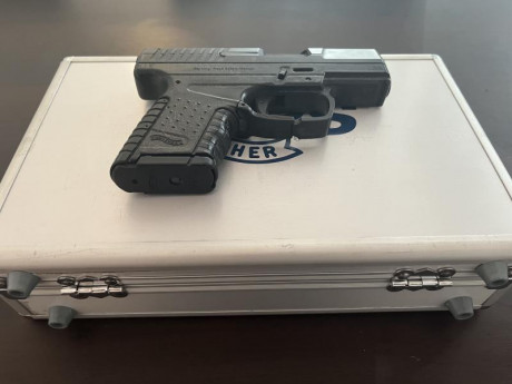 Hola,

Vendo mi Walther PPS con 3 cargadores originales con distintas capacidades, 1 grip extra que es 00