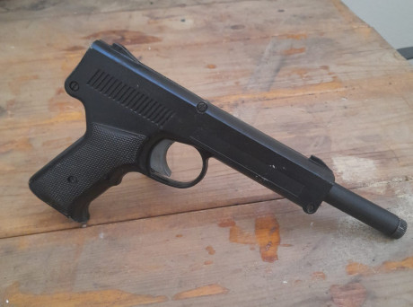 Buena, empiezo a quitar armas de mi colección, empiezo por una winnus, del 4,5 mm, primera pistola fabricada 02