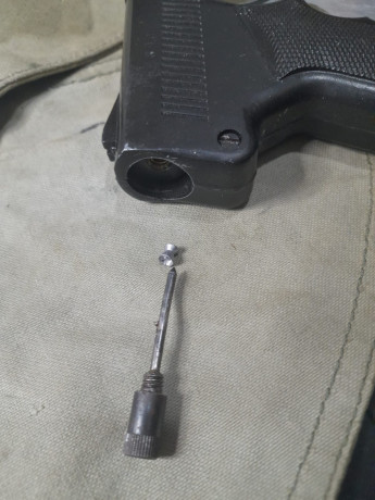 Buena, empiezo a quitar armas de mi colección, empiezo por una winnus, del 4,5 mm, primera pistola fabricada 01