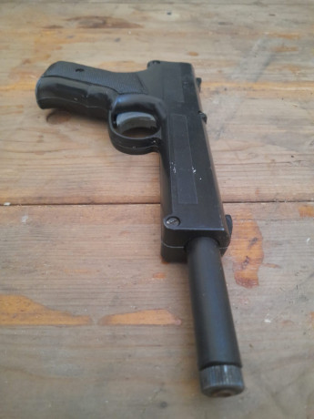 Buena, empiezo a quitar armas de mi colección, empiezo por una winnus, del 4,5 mm, primera pistola fabricada 00