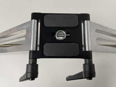 Vendo bipode FS300 I para rifle, aluminio de aviacion AA7075 muy robusto, peso 950g, 140euros mas portes. 00