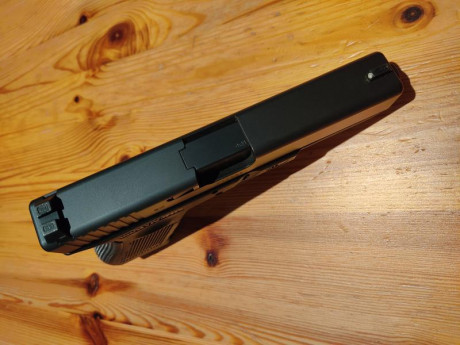 Buenas,

Pongo a la venta una Glock 17 de 4ª generación con miras de tritio acompañada por su maletín 02