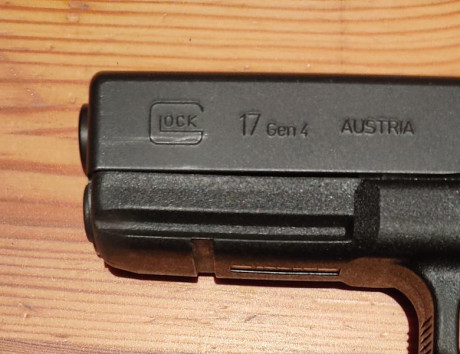 Buenas,

Pongo a la venta una Glock 17 de 4ª generación con miras de tritio acompañada por su maletín 01