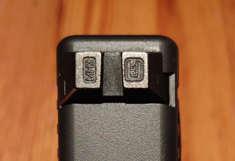Buenas,

Pongo a la venta una Glock 17 de 4ª generación con miras de tritio acompañada por su maletín 10