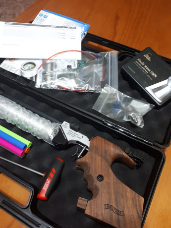 Un compañero me ha encargado que ponga a la venta esta HAMMERLI AP 20Pro , nueva a estrenar.
Su precio 00