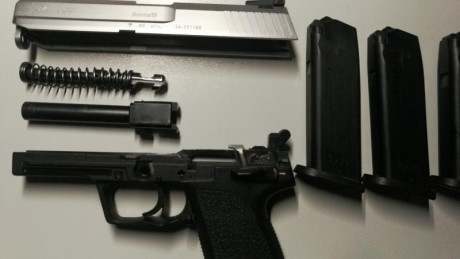 Vendo HK USP cal. 9 PB en perfecto estado, disparador con tigger stop y miras ajustables LPA, tres cargadores 00