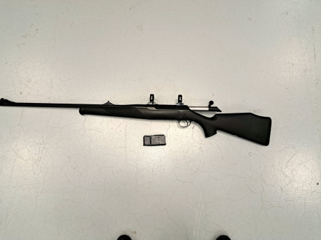 Un amigo me pide que le anuncie, este fantástico rifle.
Sauer Mod 202 XT Fluted sintético 
Cal 7mmRemington 02