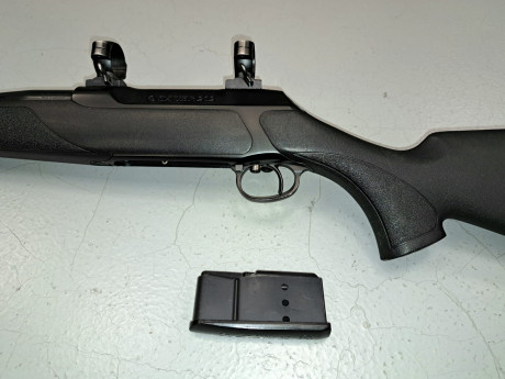 Un amigo me pide que le anuncie, este fantástico rifle.
Sauer Mod 202 XT Fluted sintético 
Cal 7mmRemington 21