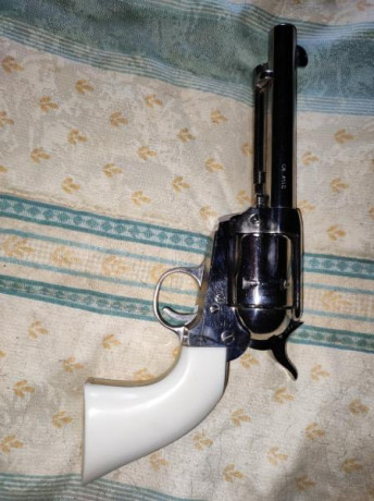 Pues eso, vendo un Revolver Modelo Colt S.A. calibre 45 Long Colt y cañón de 6,5 pulgadas, estado excepcional. 01