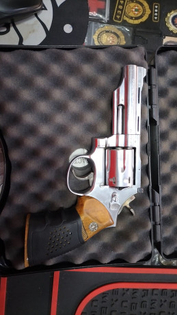 HOLA VENDO O CAMBIO REVOLVER 4" LLAMA 357 MAGNUM EN ACERO INOXIDABLE.
LO CAMBIARIA POR OTRO REVOLVER 00