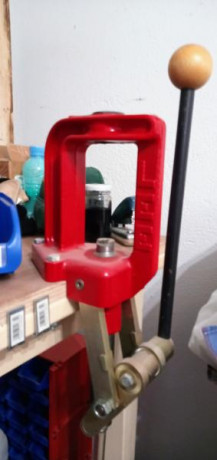 Vendo prensa monoestación Lee Classic Cast.
Habré recargado unos 150 cartuchos, está nueva.
La vendo por 00