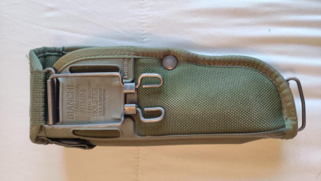 Vendo funda de lona, en color verde oliva, para pistola Beretta 92 (creo que es una funda universal que 01