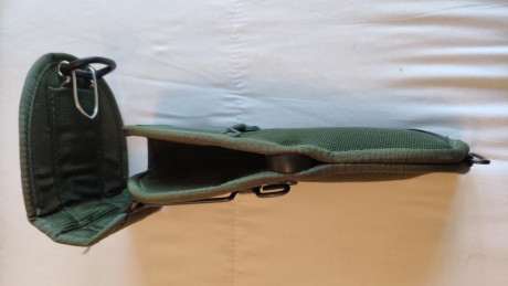 Vendo funda de lona, en color verde oliva, para pistola Beretta 92 (creo que es una funda universal que 00