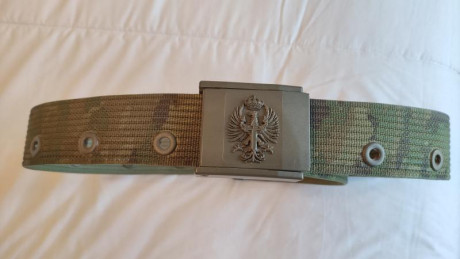 Vendo funda de lona, en color verde oliva, para pistola Beretta 92 (creo que es una funda universal que 20