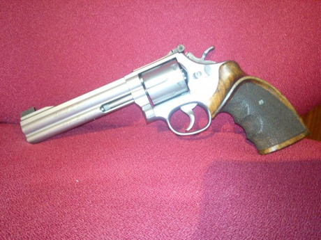 En venta este magnífico revolver por usarlo poco. Es que ya son 73 añitos (los mios, el arma, aun no). 00