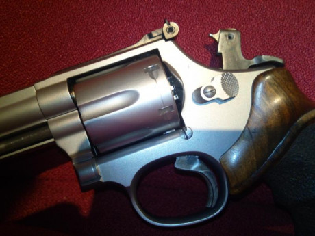 En venta este magnífico revolver por usarlo poco. Es que ya son 73 añitos (los mios, el arma, aun no). 10
