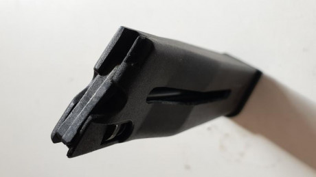 Pongo a la venta este cargador original STI de la conversión cal 22 para pistolas 2011. No se ha usado 01