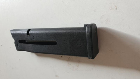 Pongo a la venta este cargador original STI de la conversión cal 22 para pistolas 2011. No se ha usado 00