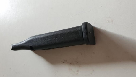 Pongo a la venta este cargador original STI de la conversión cal 22 para pistolas 2011. No se ha usado 11