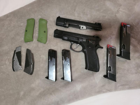 Hola pongo a la venta cz 85 combat va con 2 cargadores del 9mm carro del 22lr y dos cargadores del 22lr 01