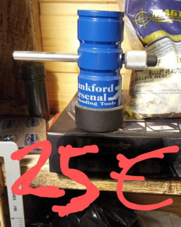 Mirar fotos con los precios.

Dosificadores tengo tres a 20€ cada uno.
100 vainas 9mm Federal Premium 01