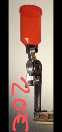 Mirar fotos con los precios.

Dosificadores tengo tres a 20€ cada uno.
100 vainas 9mm Federal Premium 00