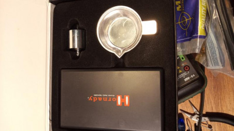 Mirar fotos con los precios.

Dosificadores tengo tres a 20€ cada uno.
100 vainas 9mm Federal Premium 11