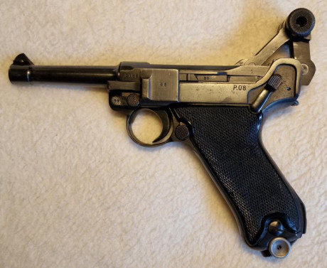 Vendo Luger P08 9mm parabellum.
Fabricada en 1942 perfecto estado de funcionamiento y conservación.
Buena 01