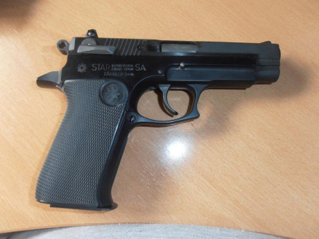 Hola! 
Vendo Pistola Star 30PK de calibre 9mm Pb en muy buen estado, como nueva.
Se habrá disparado unos 12