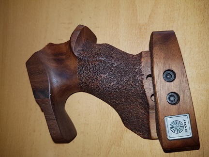 VENDO EMPUÑADURA STEYR NUEVA, SIN USO. ESTA EN ALICANTE.
LA QUE VENIA CON LA LP50, LA CAMBIE POR UNA RINK.
110 02