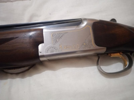 Se vende escopeta superpuesta Browning Ultra XS cal .12 cañón de 71cm.
Con maletín incluido, chokes, gatillos...
Está 01
