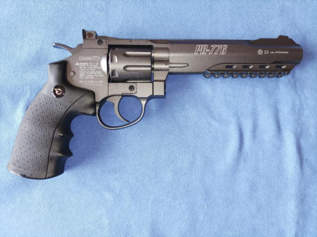 Vendo revolver Gamo PR_776 co2 en calibre 4,5 mm.
El revólver cuenta con un cañón estriado de 6 pulgadas 00