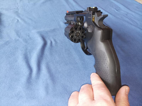 Vendo revolver Gamo GR-STRICKER co2 en calibre 4,5 mm.
El revólver cuenta con un cañón estriado de 4 pulgadas 10
