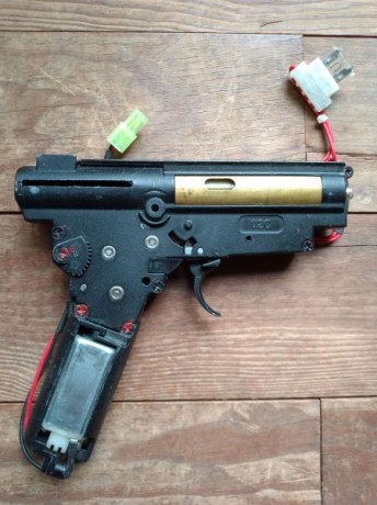 Hola a todos,

Procedente de un lote de varias cosas de airsoft que me dieron,pongo a la venta un gearbox 01