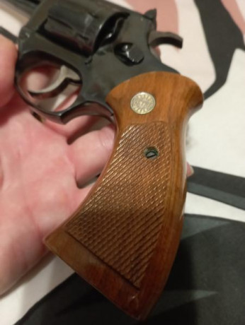 Vendo este magnifico revolver en perfecto estado, está guiado en F y se puede ver y probar en Cádiz, regalo 02