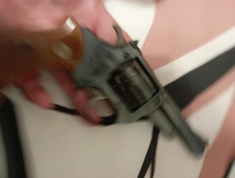 Vendo este magnifico revolver en perfecto estado, está guiado en F y se puede ver y probar en Cádiz, regalo 00