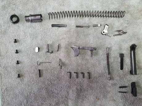 Hola a todos. Vendo un piecerio para pistola 400 de la República Española. Pulido y en muy buen estado. 00