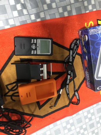 Vendo Timer Ipsc con los acessório que aparecen en foto precio a convenir.
Cables de carga, clip cinturón 01