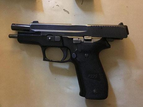 Vendo sig p226, tres cargadores, funda pádel IMI, caja original,
250 más portes ,Sevilla
Guiada con licencia 02