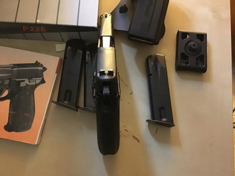 Vendo sig p226, tres cargadores, funda pádel IMI, caja original,
250 más portes ,Sevilla
Guiada con licencia 01