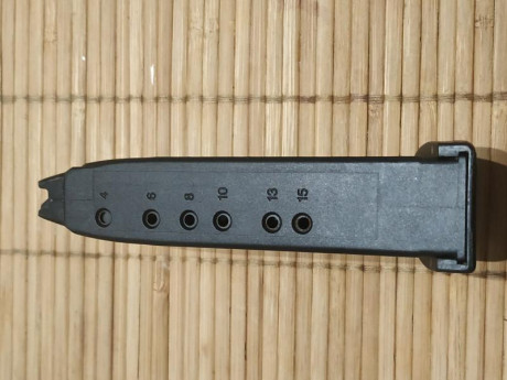 Se vende cargador correspondiente a la pistola H&K USP STANDARD, capacidad 15 cartuchos cal. 9mm P. 02