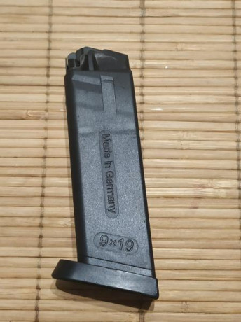 Se vende cargador correspondiente a la pistola H&K USP STANDARD, capacidad 15 cartuchos cal. 9mm P. 00